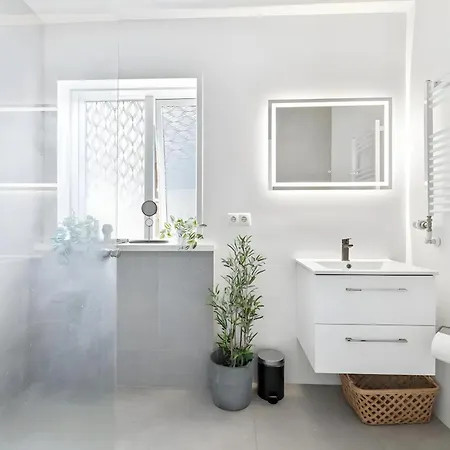 Center, King Bed, 65