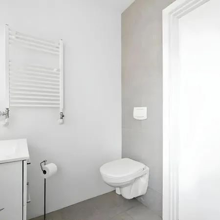 Center, King Bed, 65