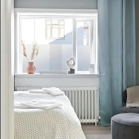 Center, King Bed, 65